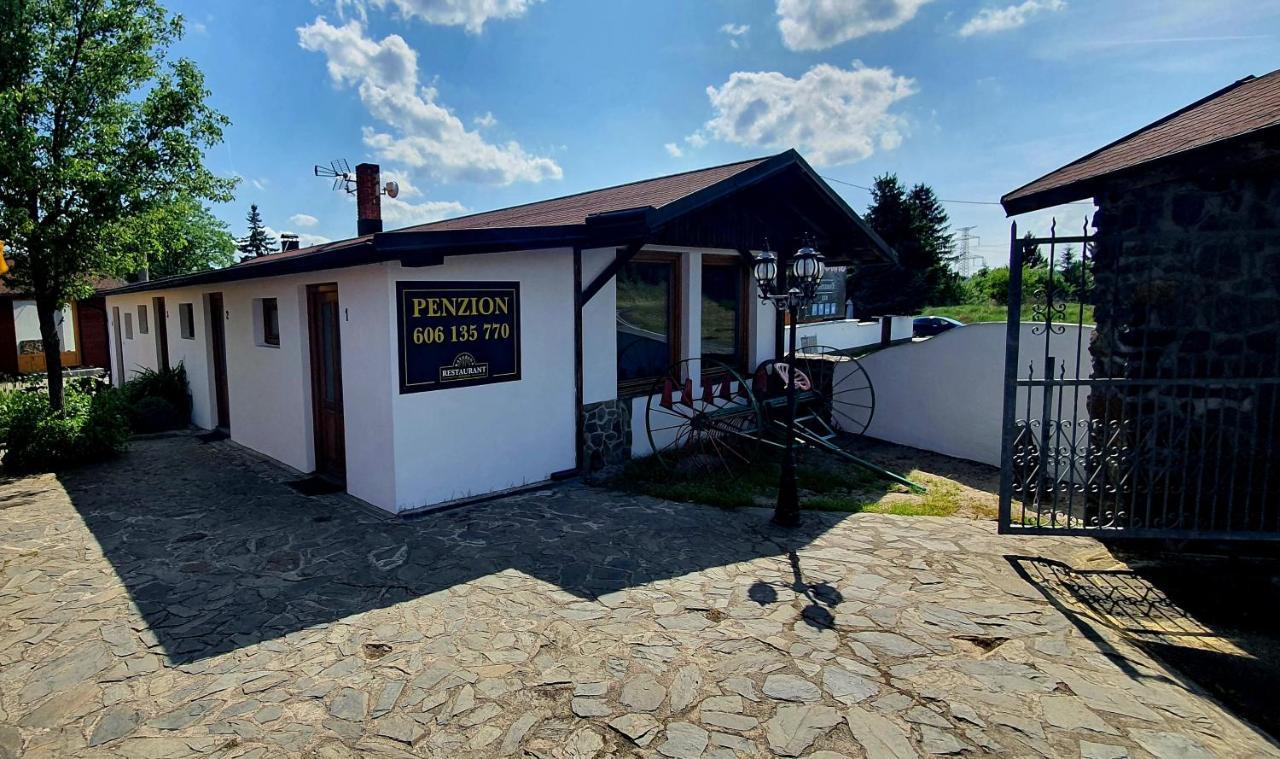 Katerina Restaurant A Penzion Rozvadov Buitenkant foto