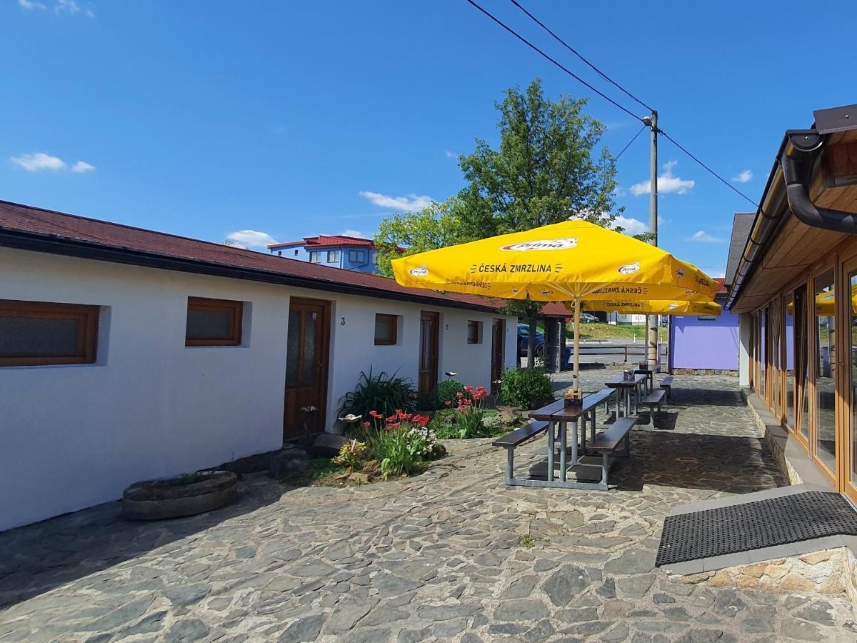 Katerina Restaurant A Penzion Rozvadov Buitenkant foto